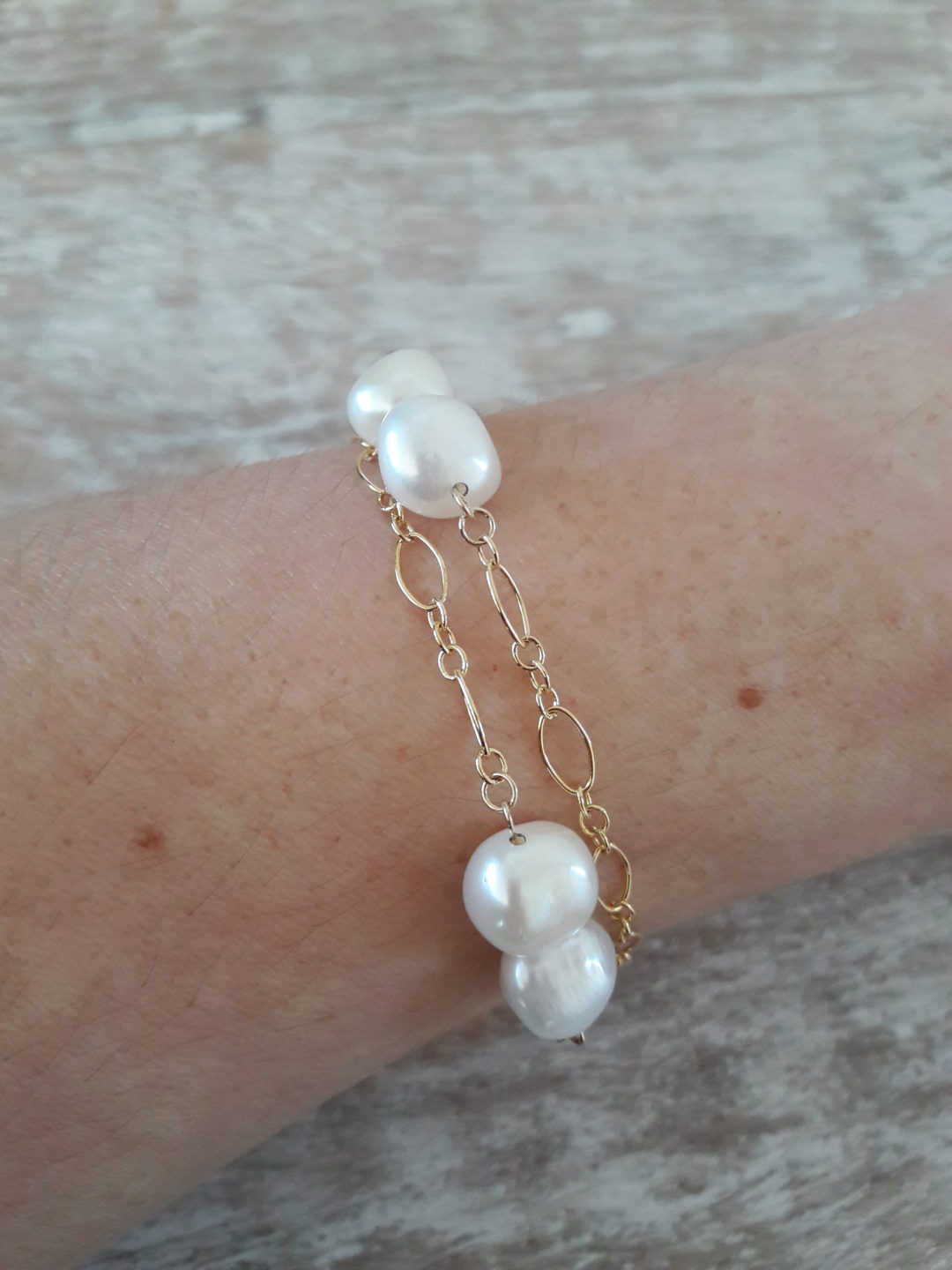 bracelet bijoux femme cadeau perles blanches nacre doré élégant