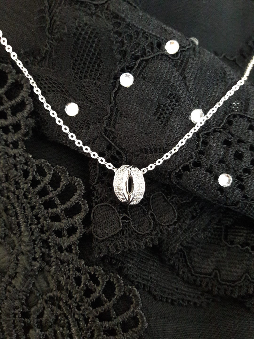 collier argent charms zirconium fin élégant