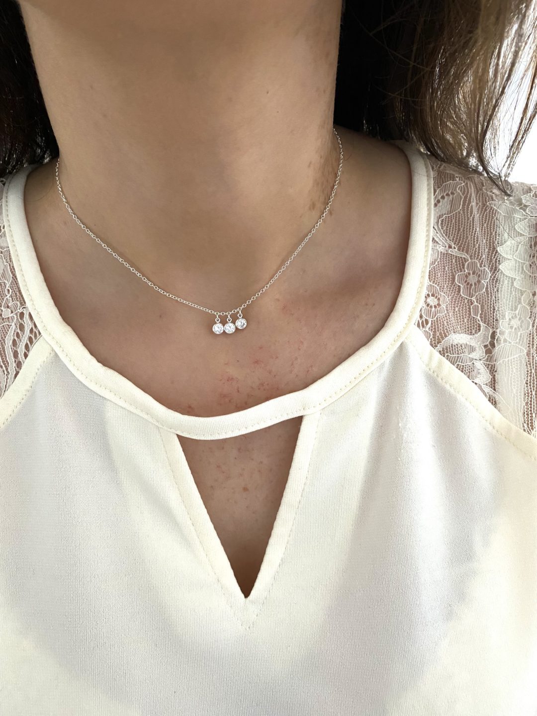 collier-argent-fin-trilogie-zirconium-nacre-elegant-bijoux-femme