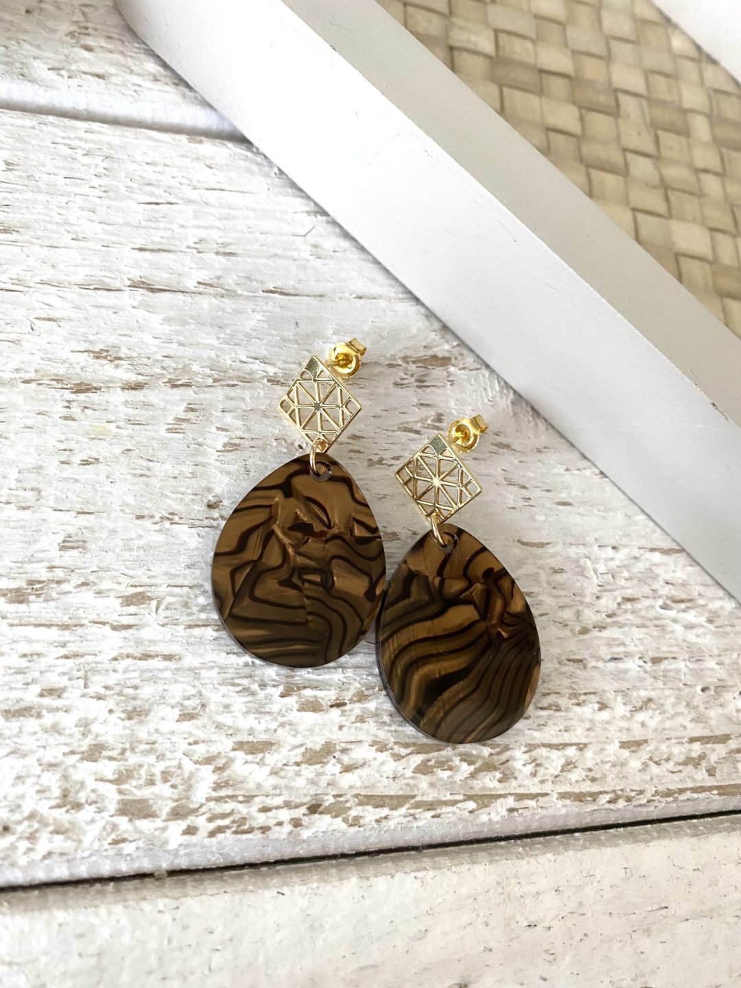 boucles-doreilles-pendantes-marron-camel-dore-or-fin-acetate-de-cellulose-bijoux-cadeau-femme