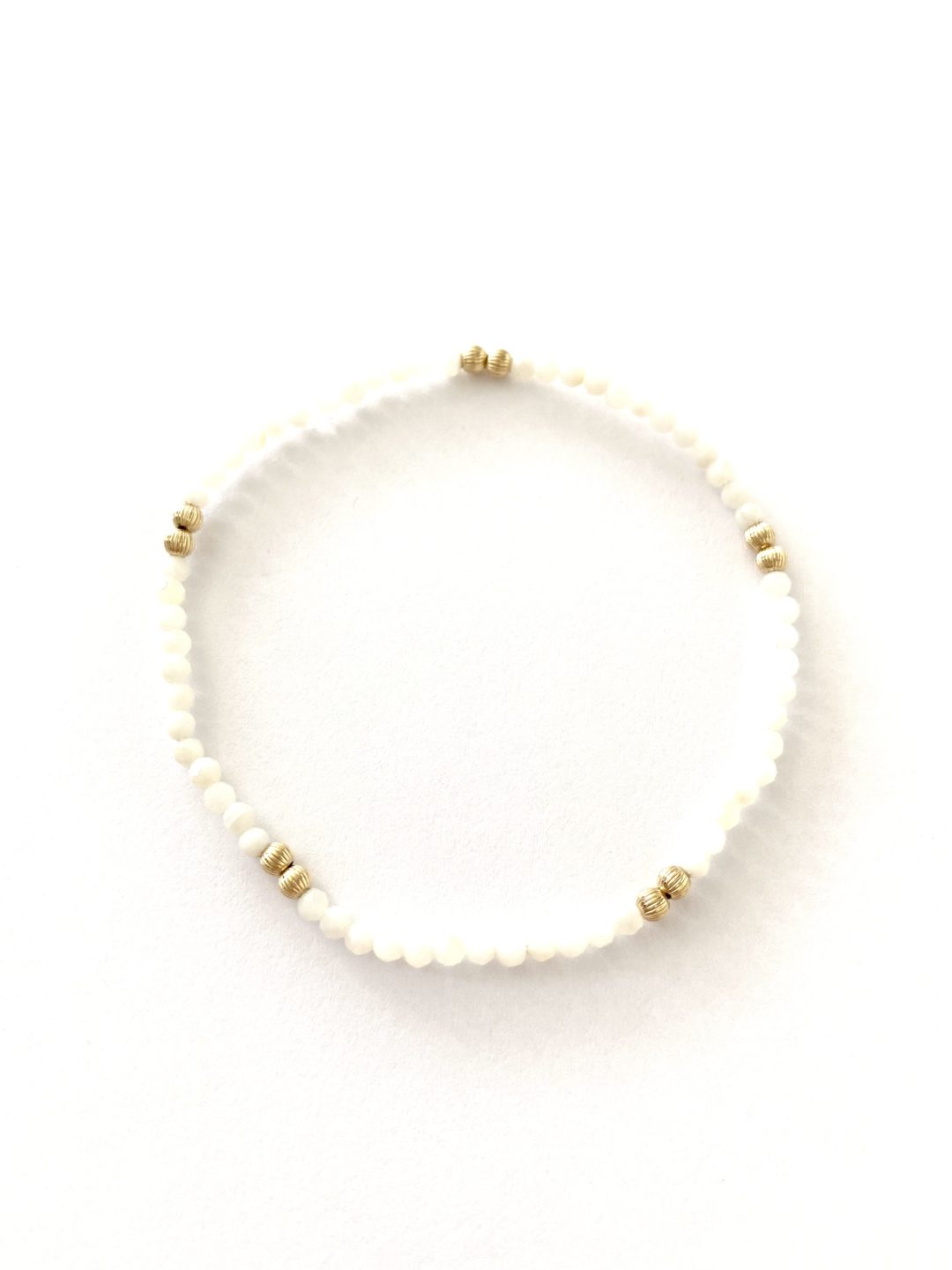 bracelet-elastique-perle-nacre-facette-dore-plaque-or-gold-filled-strie-cadeau-bijou-femme