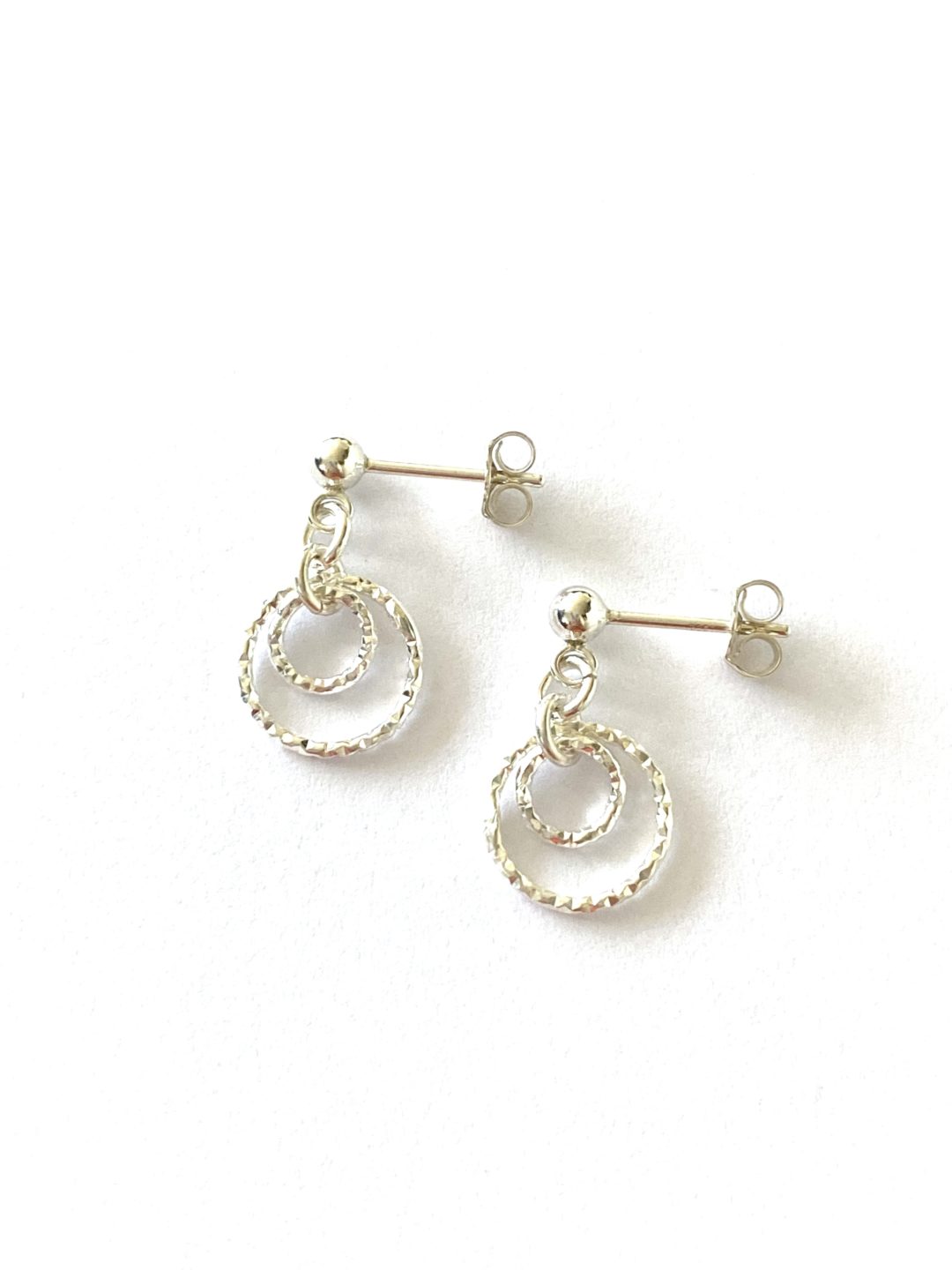 boucles-oreilles-argent-diamantee-double-anneaux-clou-bijoux-cadeau-femme