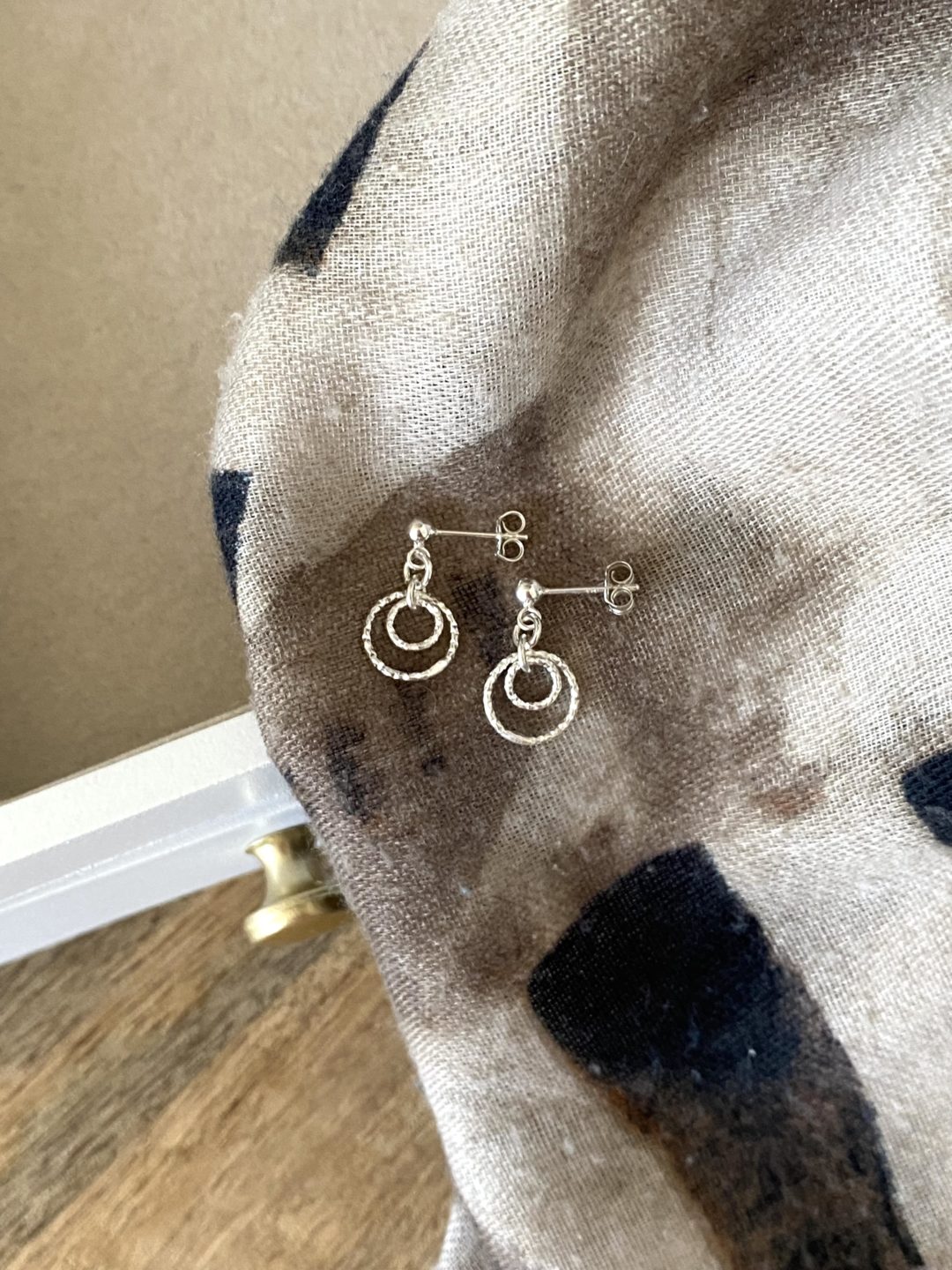 boucles-oreilles-argent-diamantee-double-anneaux-clou-bijoux-cadeau-femme