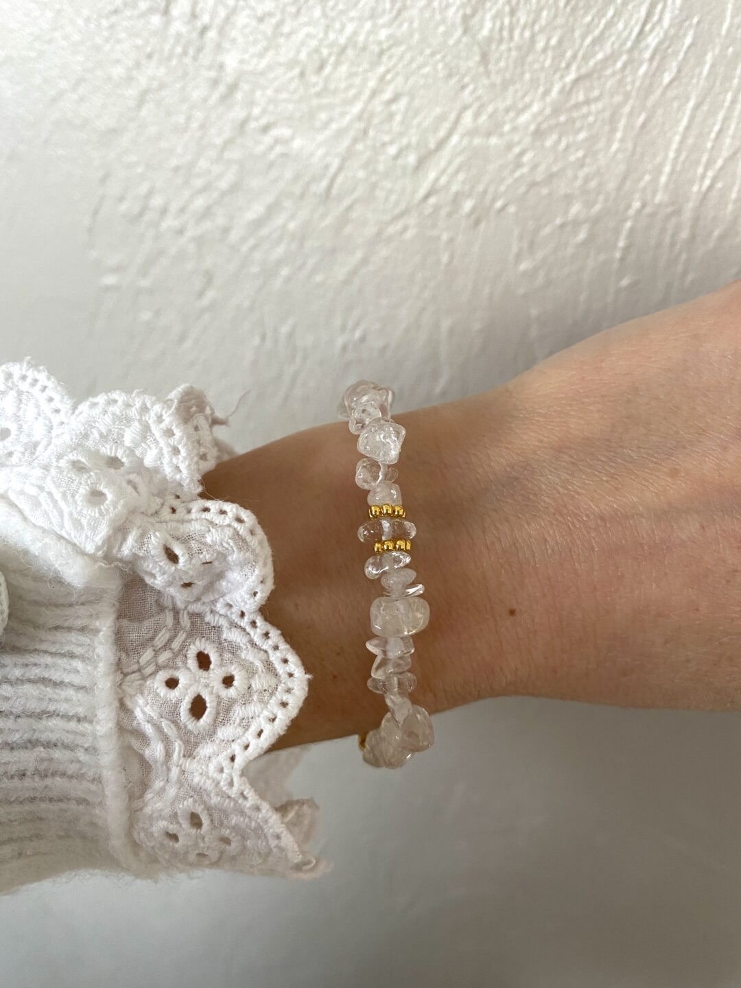 bracelet-elastique-pierre-naturelle-cristal-de-roche-dore-fleur-bijoux-cadeau-femme