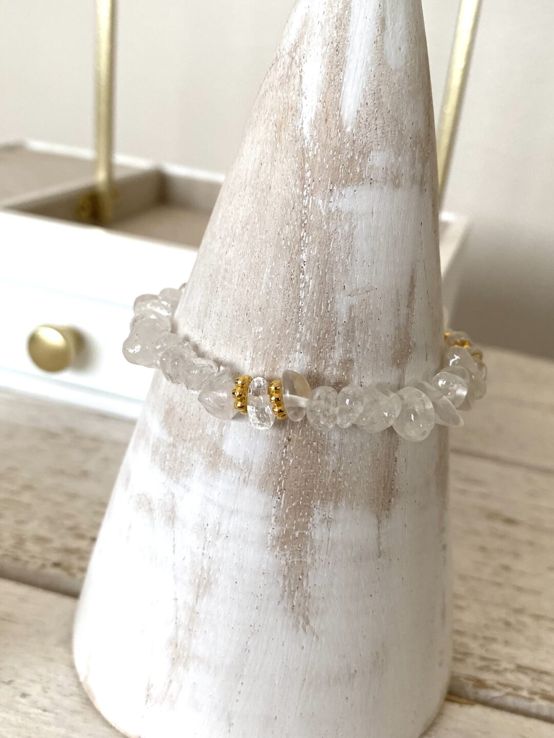 bracelet-elastique-pierre-naturelle-cristal-de-roche-dore-fleur-bijoux-cadeau-femme