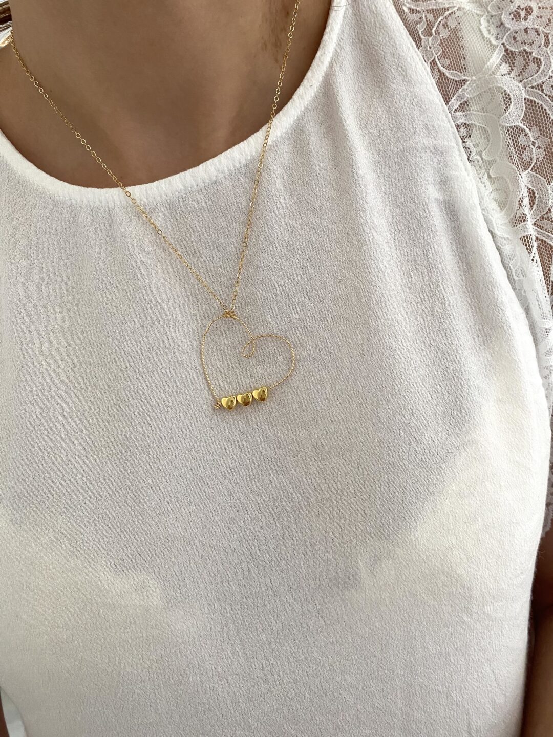 collier-dore-plaque-or-gold-filled-coeur-diamante-symbolique-fait-main-bijoux-cadeau-femme-maman