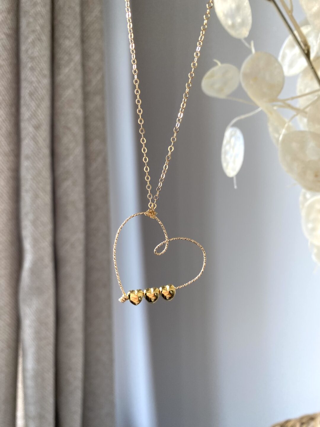 collier-dore-plaque-or-gold-filled-coeur-diamante-symbolique-fait-main-bijoux-cadeau-femme-maman