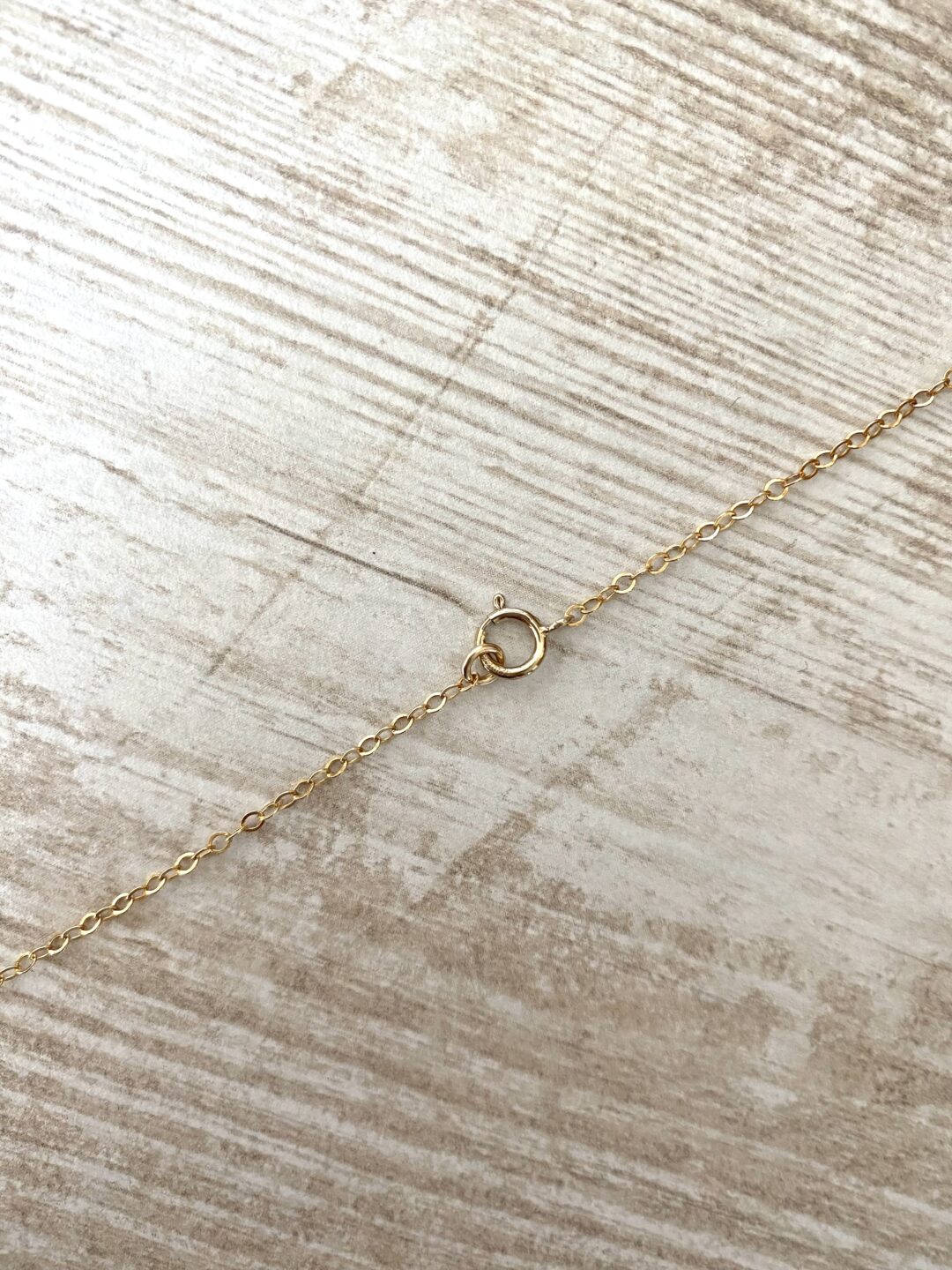 collier-sautoir-dore-gold-filled-plaque-or-nacre-rose-diamantee-fait-main-bijoux-femme-cadeau