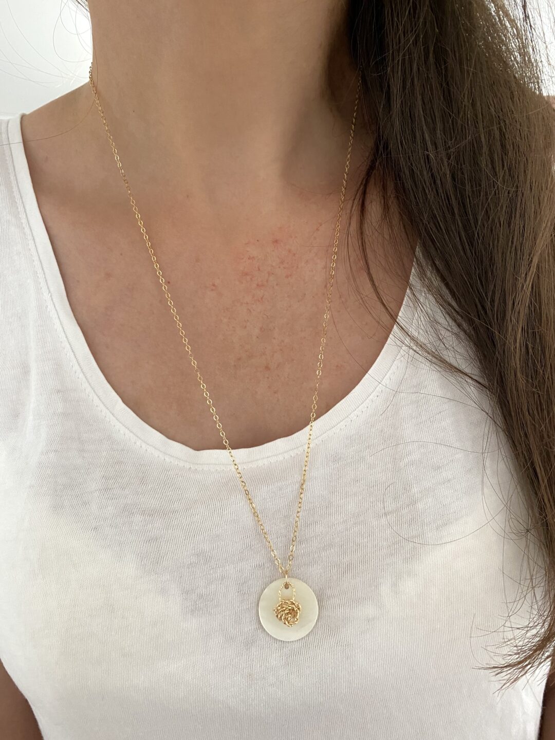 collier-sautoir-dore-gold-filled-plaque-or-nacre-rose-diamantee-fait-main-bijoux-femme-cadeau