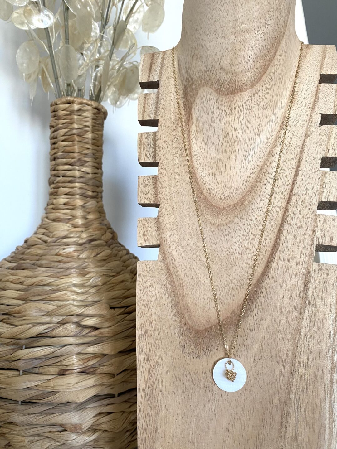 collier-sautoir-dore-gold-filled-plaque-or-nacre-rose-diamantee-fait-main-bijoux-femme-cadeau