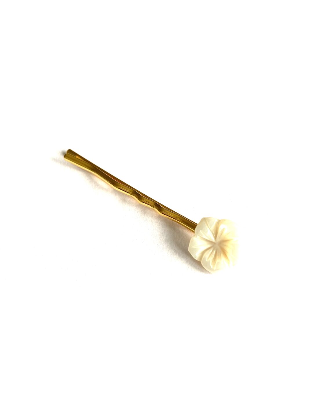 barrette-cheveux-dore-bijoux-fleur-nacre-cadeau-fillette-femme