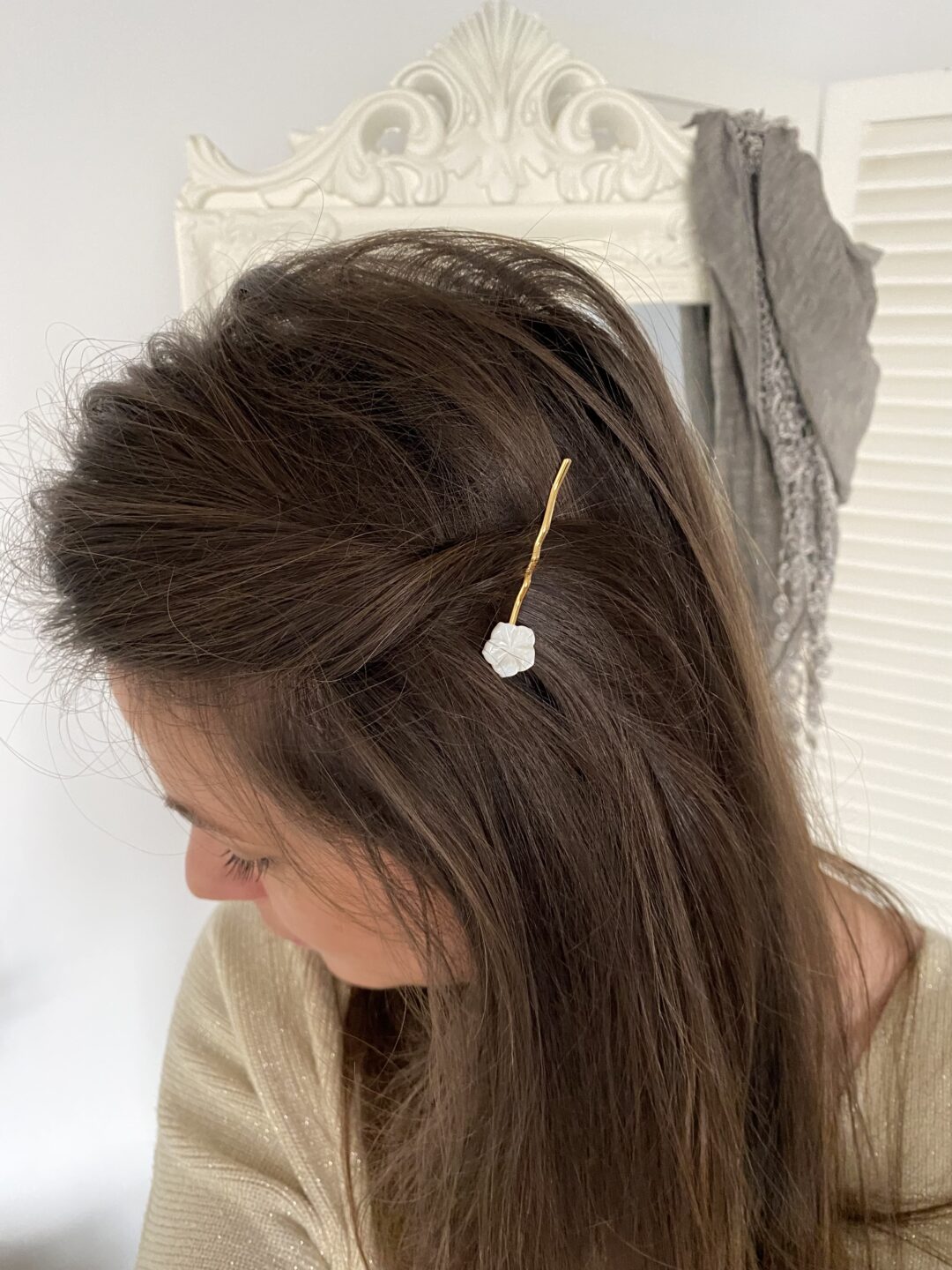 barrette-cheveux-dore-bijoux-fleur-nacre-cadeau-fillette-femme