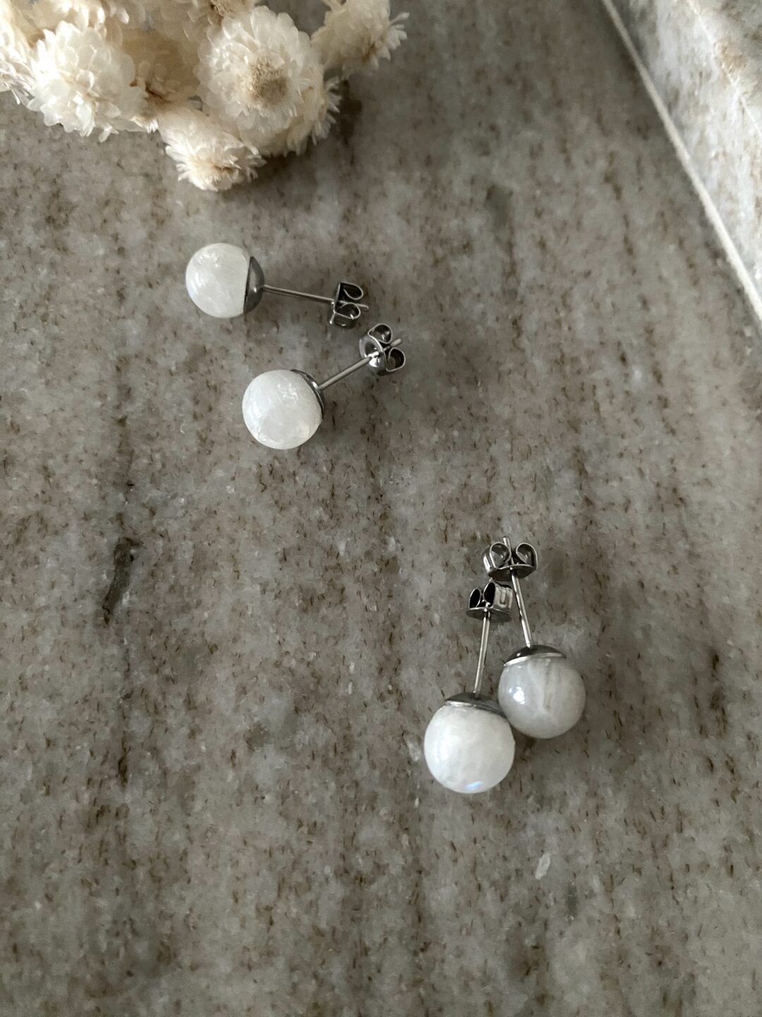 boucles-oreilles-clous-acier-perle-pierre-de-lune-gemme-bijoux-cadeaux-femme