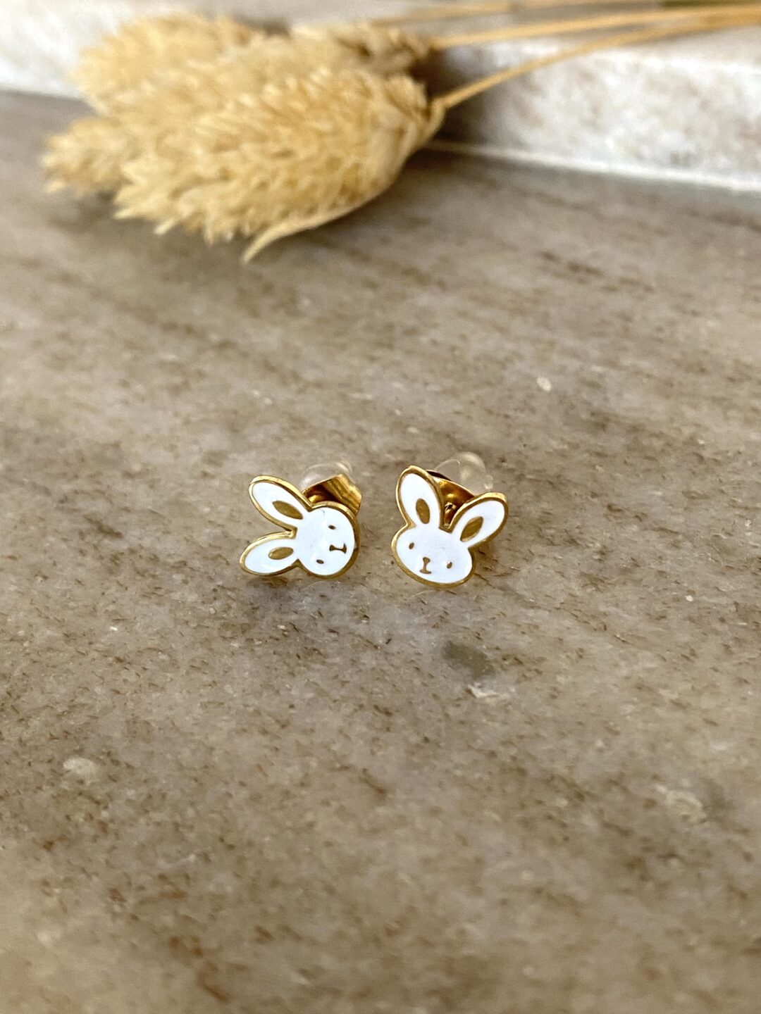 boucles-oreilles-enfant-lapin-acier-inoxydable-resine-epoxy-cadeau-bijoux