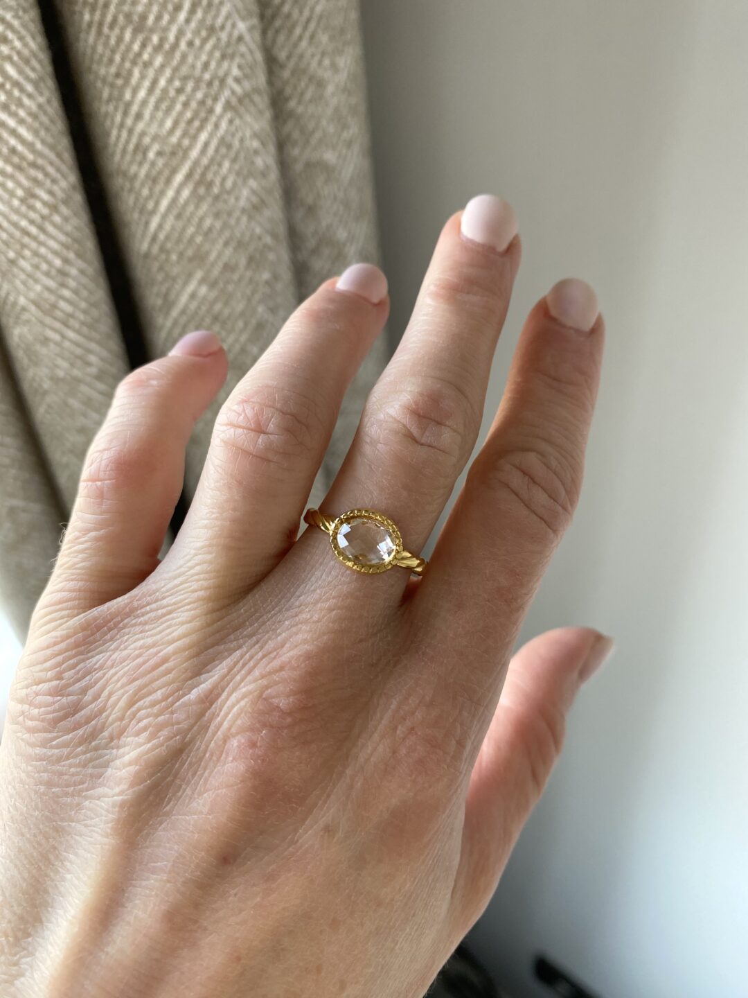 bague-doree-acier-inoxydable-zirconium-ovale-torsadee-fine-plaque-or-gold-bijoux-cadeaux-femme