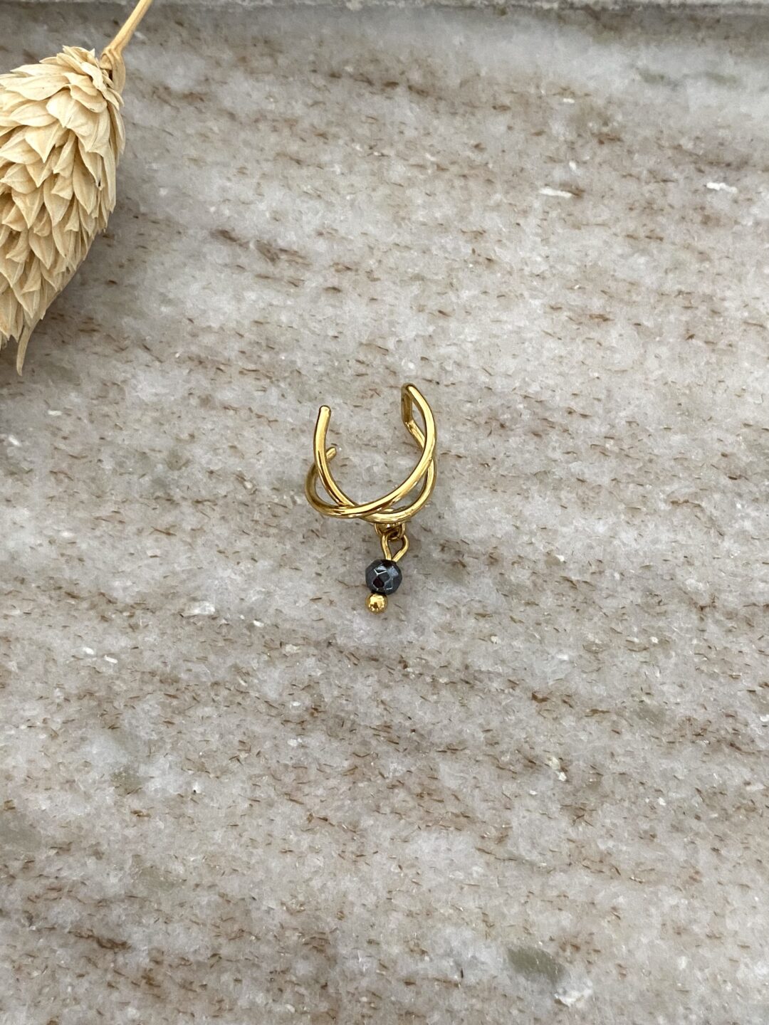 bague-oreille-earcuff-doree-acier-inoxydable-plaque-or-gold-hematite-facettee-croise-entrelace-bijoux-cadeaux-femme