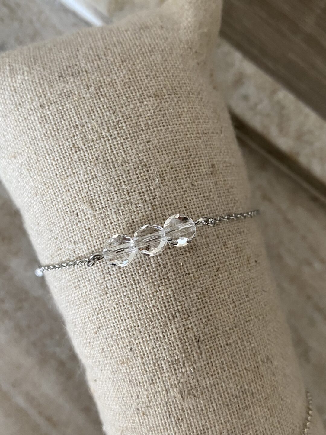 bracelet-argent-fin-elegant-cristal-facette-plat-swarovski-bijoux-cadeaux-femme