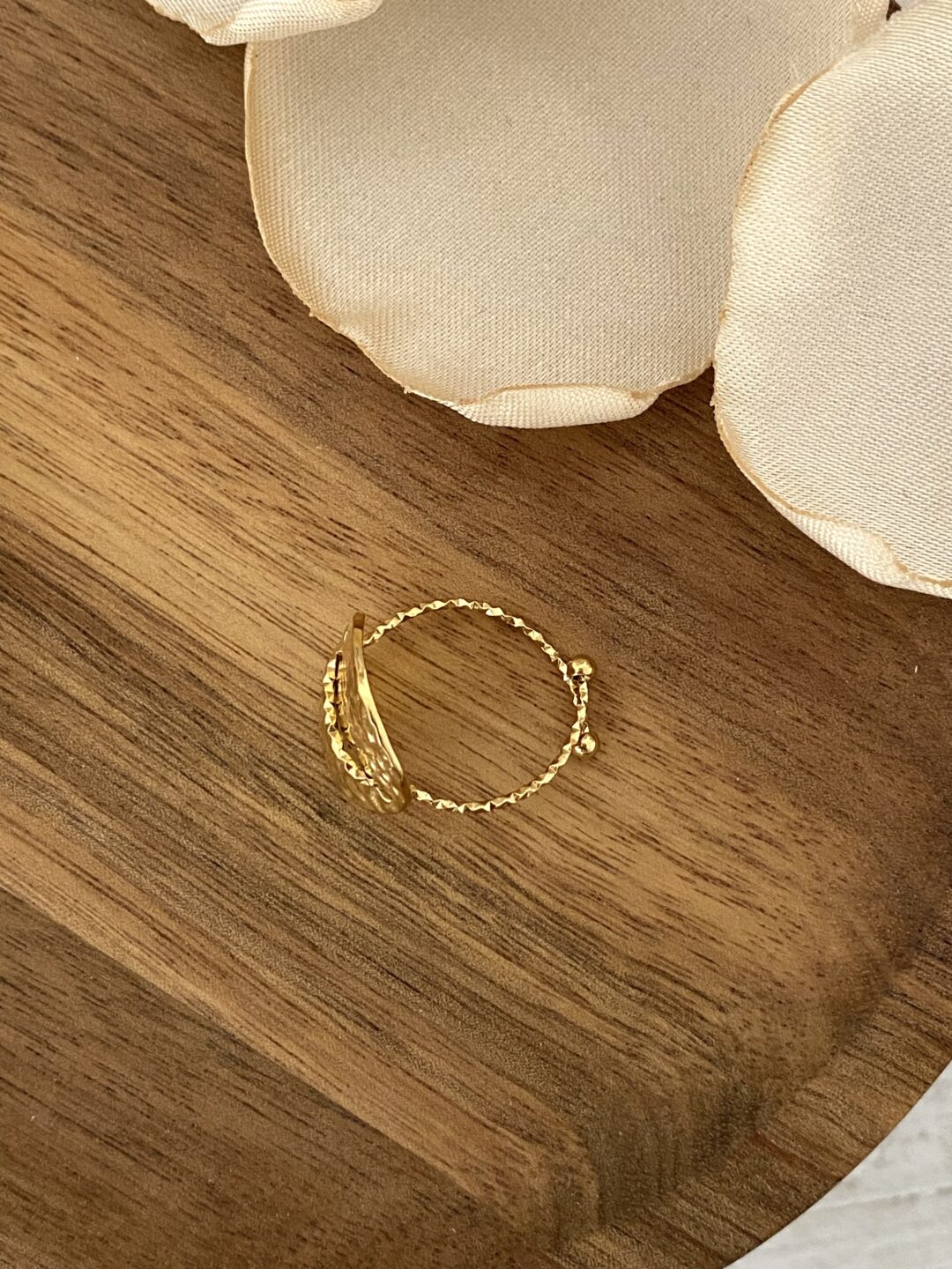 bague-acier-inoxydable-dore-martelee-diamantee-reglable-piece-bijoux-cadeaux-femme
