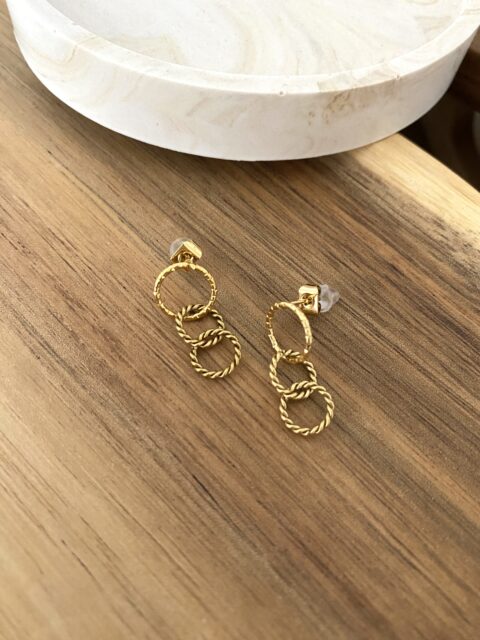 boucles-oreilles-clous-acier-inoxydable-dore-anneaux-trilogie-diamantes-torsades-bijoux-femme-cadeaux