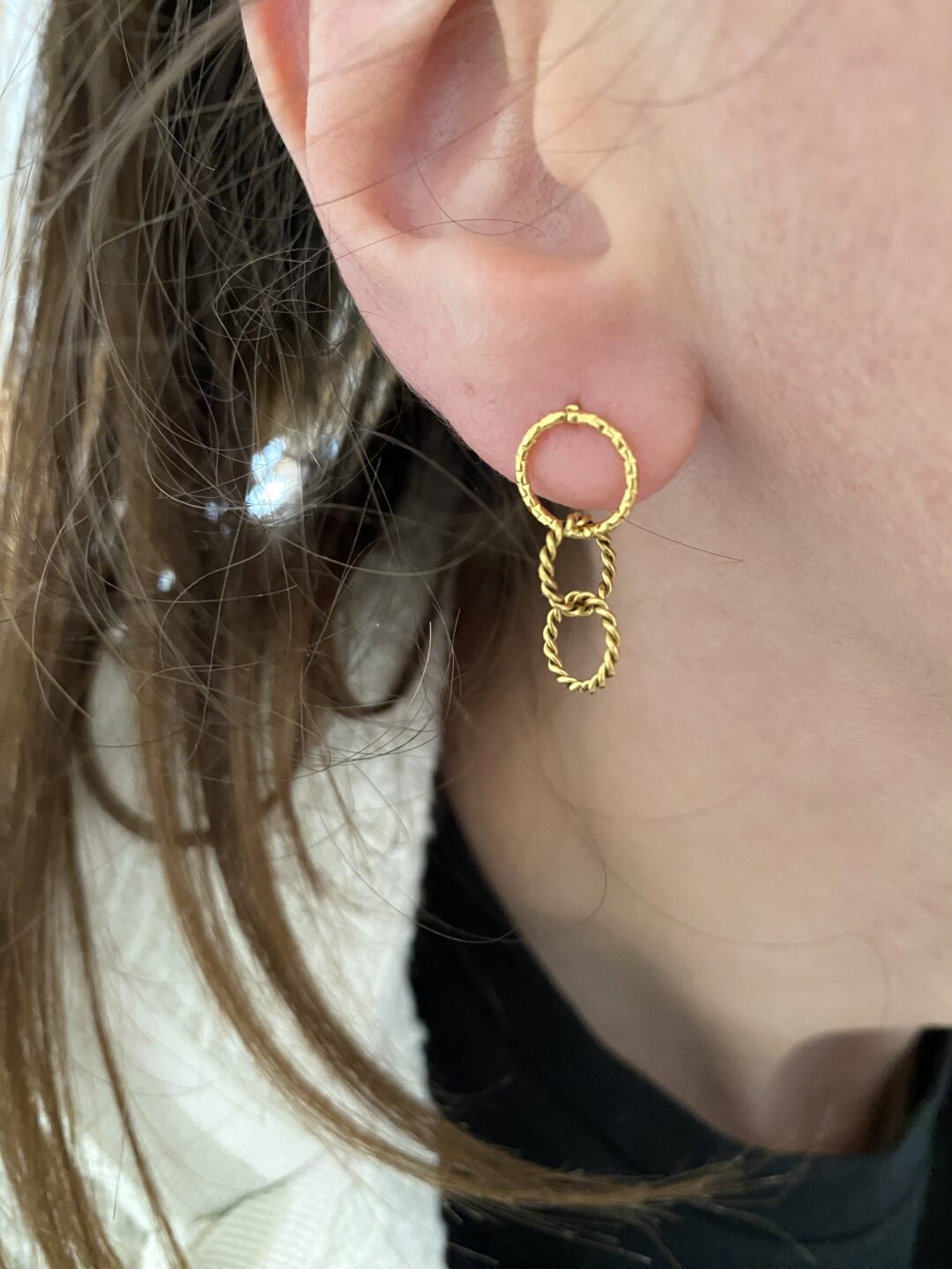 boucles-oreilles-clous-acier-inoxydable-dore-anneaux-trilogie-diamantes-torsades-bijoux-femme-cadeaux