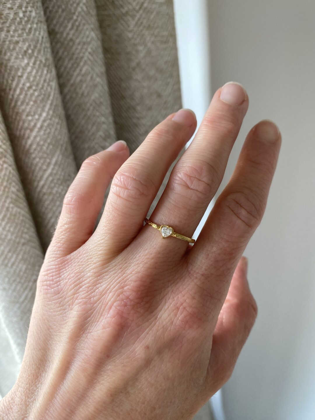 bague-acier-inoxydable-dore-martelee-reglable-zirconium-coeur-bijoux-cadeaux-femme