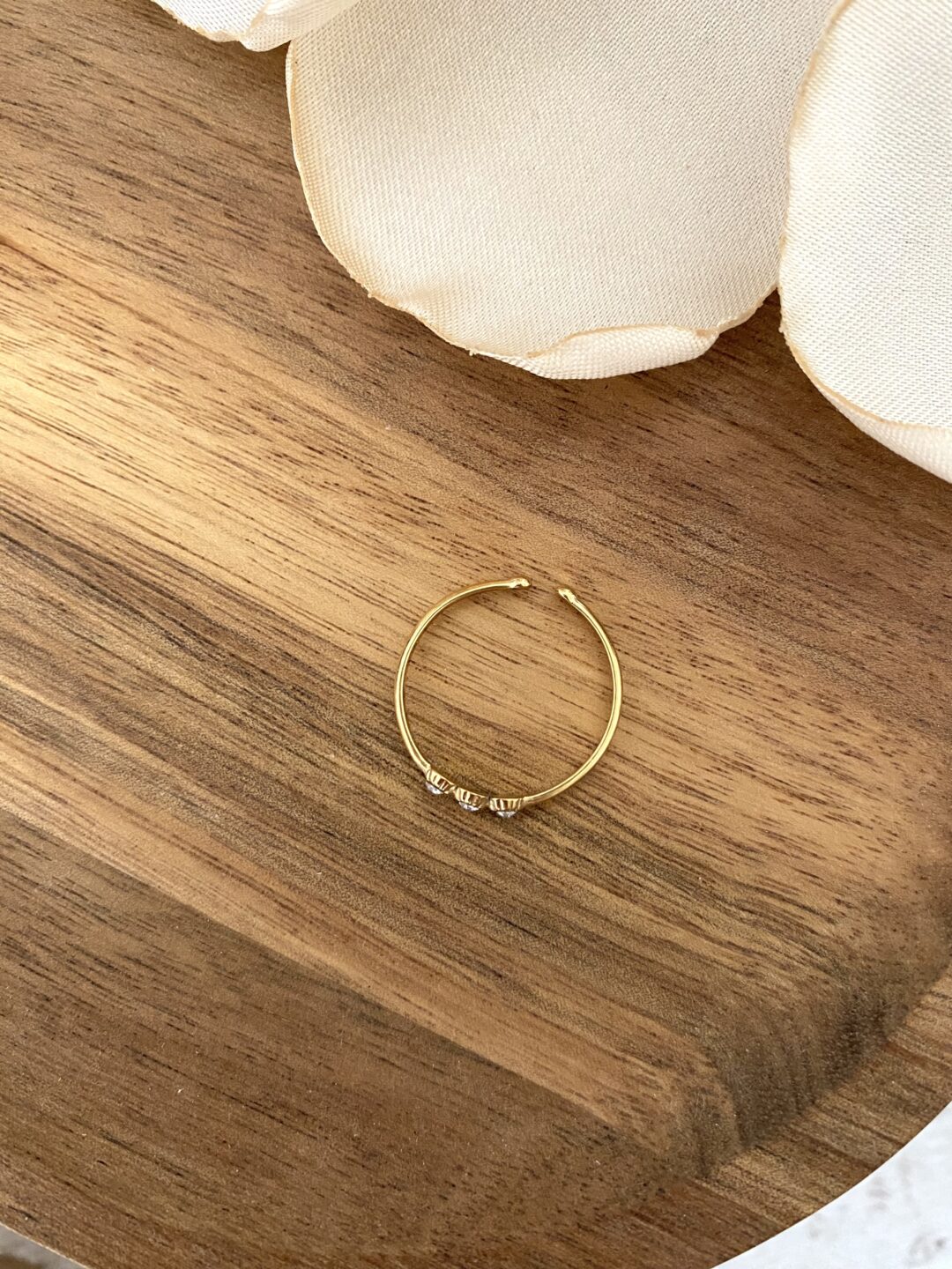 bague-acier-inoxydable-dore-reglable-zirconium-trilogie-bijoux-cadeaux-femme