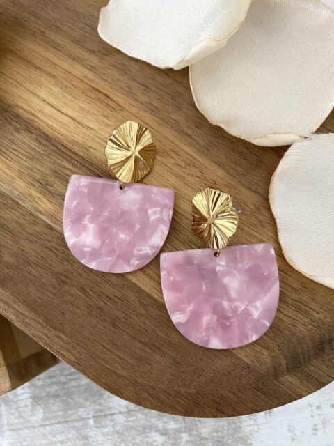 boucles-oreilles-acier-inoxydable-dore-pendantes-acetate-cellulose-rose-nacre-demi-lune-eclat-plisse-bijoux-femme-cadeaux
