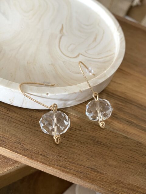 boucles-oreilles-upcyclees-perle-verre-facette-or-lamine-crochets-rose-diamantee-fait-main-bijoux-cadeaux-femme