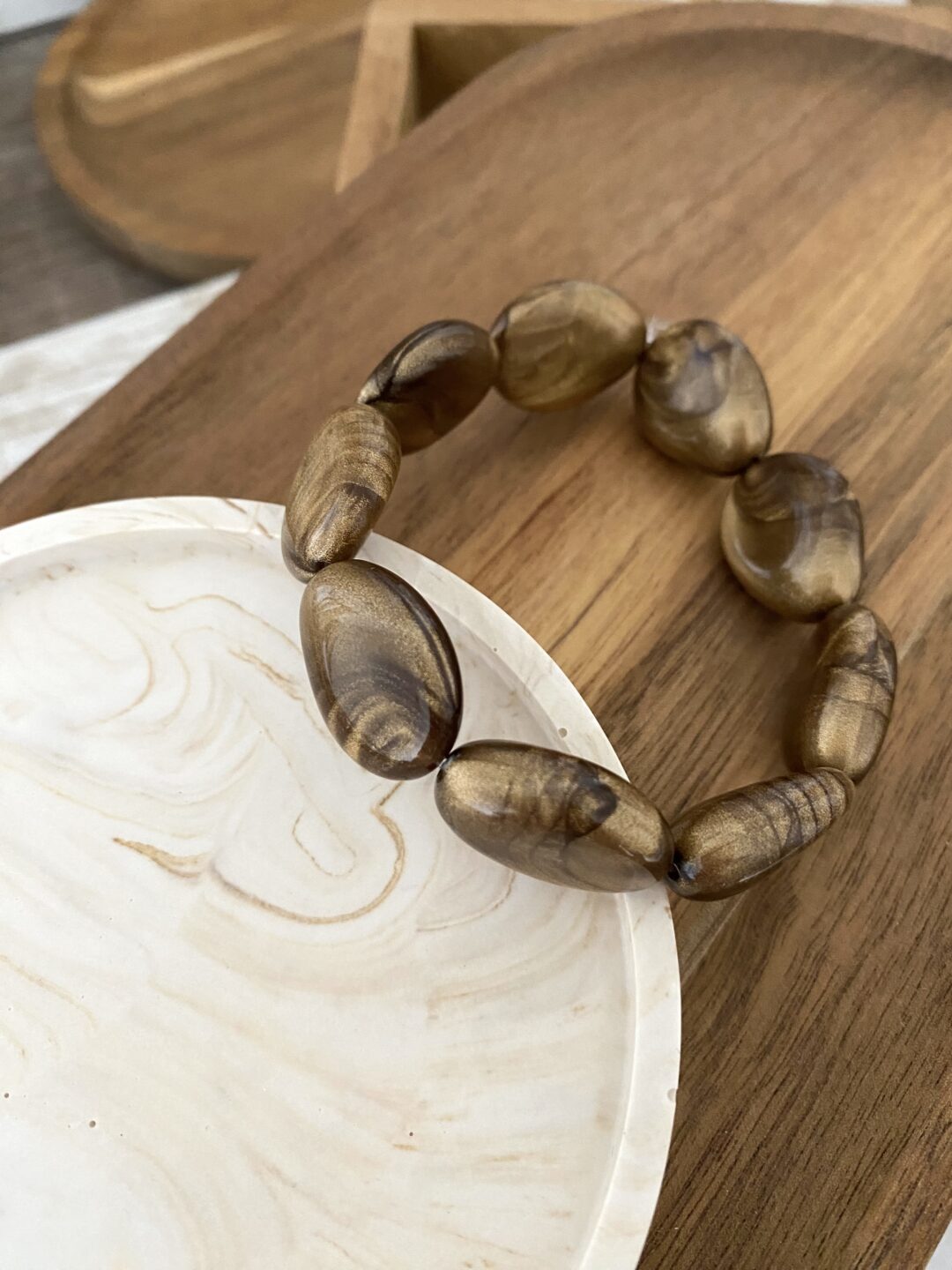 bracelet-femme-elastique-perle-plate-resine-bronze-marbre-cadeaux-bijoux