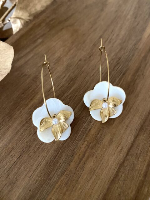 creoles-acier-inoxydable-dore-fleur-nacre-perle-bijoux-cadeaux-femme