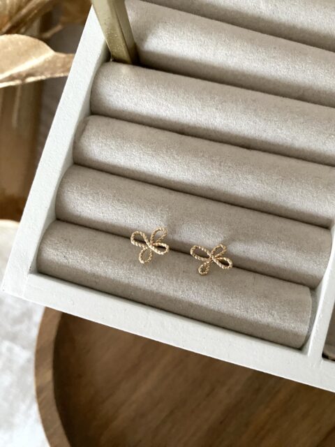 boucles-oreilles-clou-gold-filled-or-lamine-diamante-fait-main-fleur-bijoux-femme-cadeaux