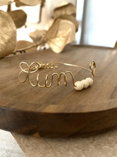 bracelet-jonc-reglable-dore-acier-inoxydable-personnalise-coeur-perle-nacree-verre-boheme-fil-travaille-ecrit-bijoux-femme-cadeaux-unique-original