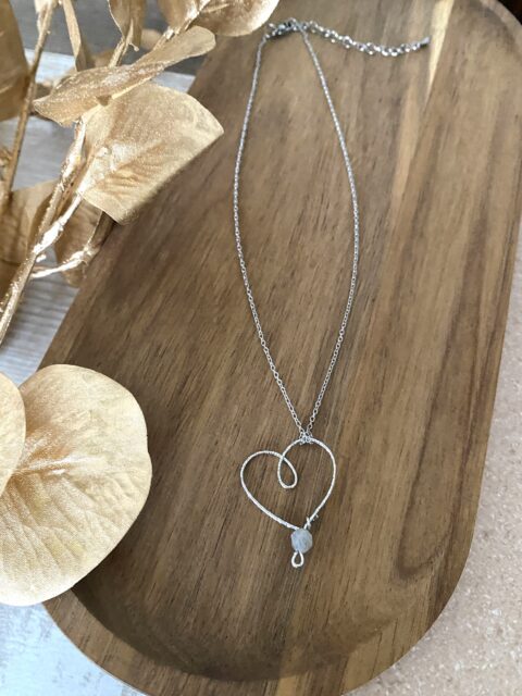collier-acier-inoxydable-coeur-labradorite-fait-main-bijoux-cadeaux-femme
