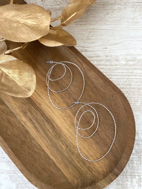 creoles-originales-unique-acier-inoxydable-diamante-volutes-bijoux-tendance-cadeaux-femme