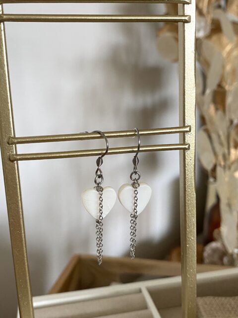 boucles-oreilles-coeur-nacre-chaine-originales-acier-inoxydable-bijoux-femme-cadeaux